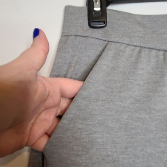 38 40 Lane Bryant Gray Ponte Ankle Relaxed Pant Pull On Pockets Flex Fit Stretch - Picture 3 of 7
